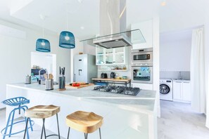 Fridge, microwave, oven, dishwasher - Villa Joyful Living - with 4 bedrooms and an indoor pool, minutes away from the beach by MyWaycation (Otok Ugljan)