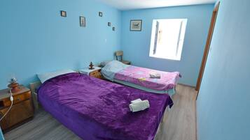 Free WiFi, bed sheets