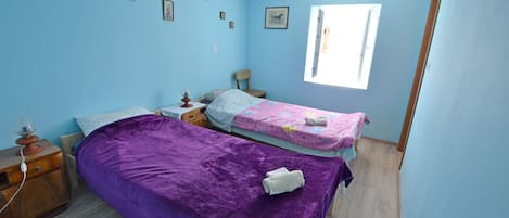 Free WiFi, bed sheets