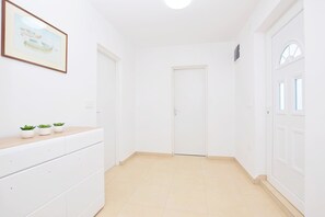 Apartment (A1) | Flur