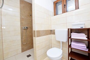 Bathroom | Shower