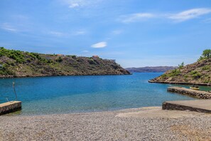 Beach - Apartments Mirela (Karlobag)