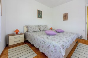House | 2 bedrooms, free WiFi