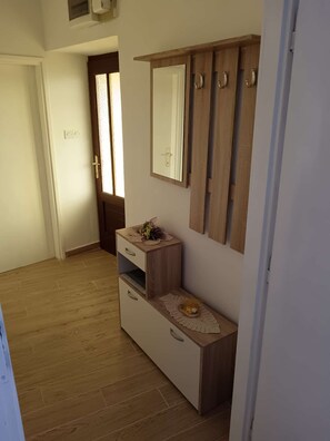 House | Interior entrance