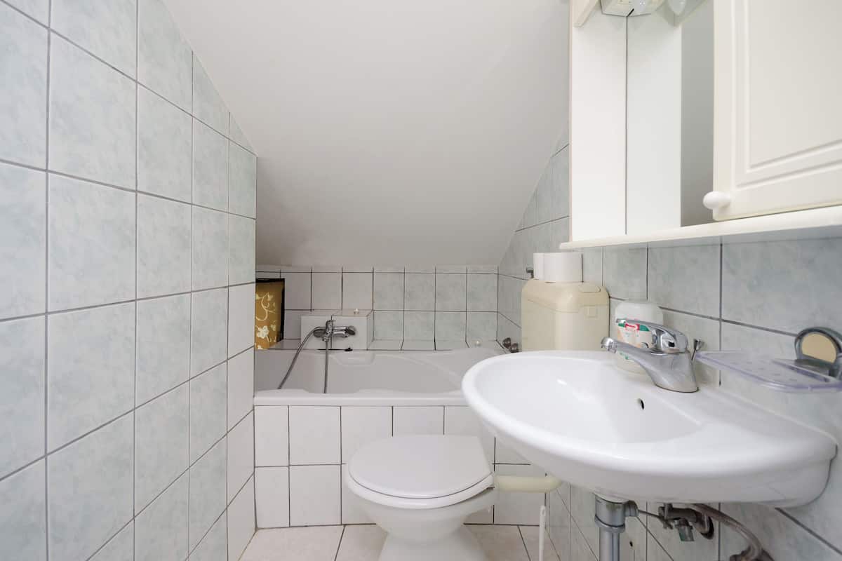 Studio (A6) | Badezimmer