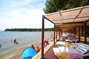 Beach nearby - Apartments Ljiljana (Novigrad)