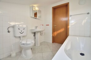 apartman (A2) | Fürdőszoba | Fürdőkád