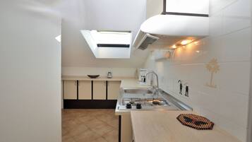 Appartamento (A2) | Cucina privata | Frigorifero, piano cottura, macchina per caffè espresso