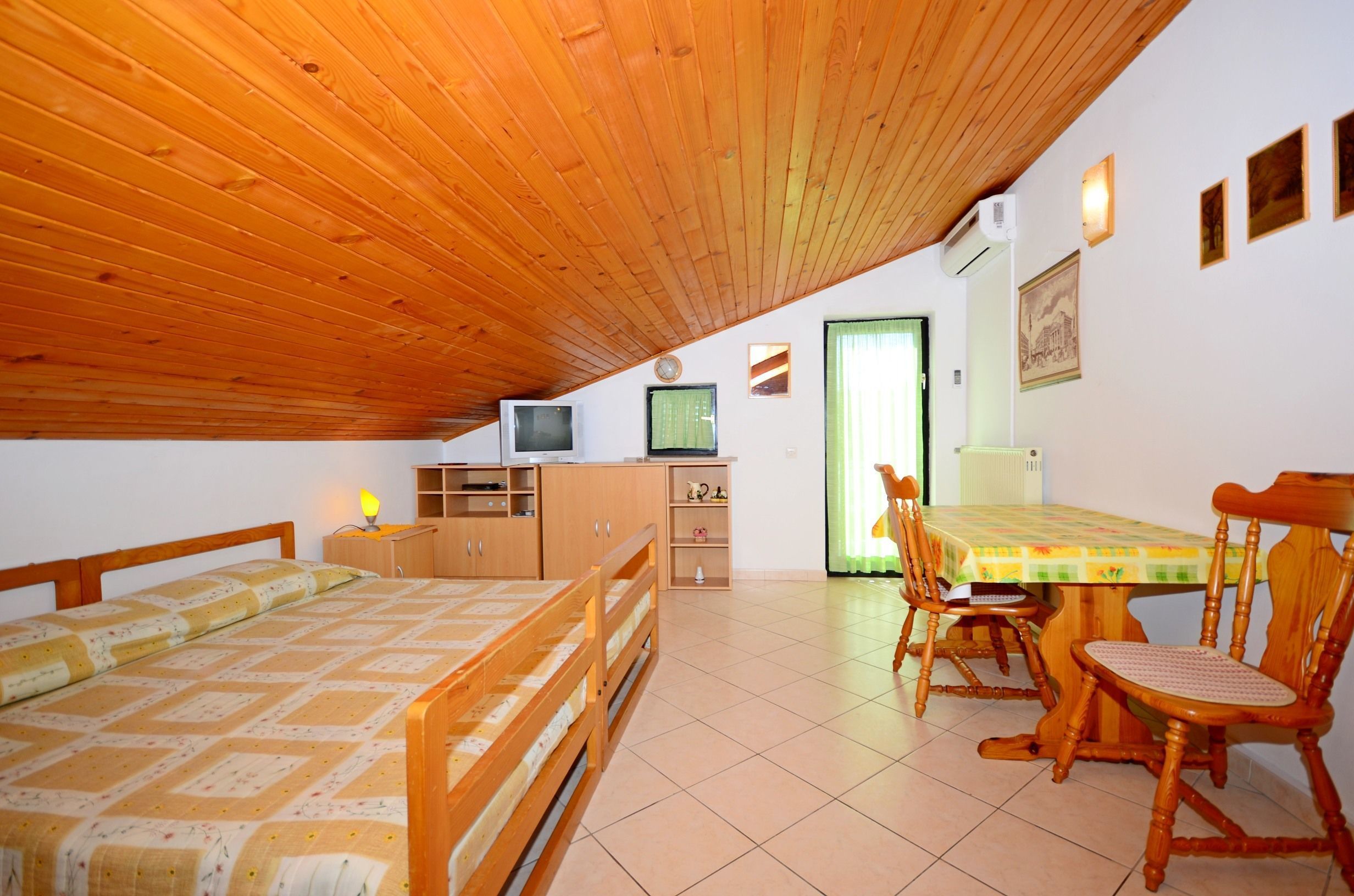 4 camere, Wi-Fi gratuito