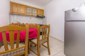 Eget kök | Kylskåp, ugn, spishäll och vattenkokare