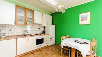 Apartment (A1) | Private kitchen | Fridge, oven, stovetop, espresso maker
