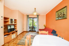 Apartment (A2) | Living room