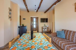 ハウス | リビングルーム | テレビ