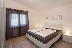 Apartment (A2) | 4 bedrooms, desk, iron/ironing board, free WiFi - Apartments Marina (Labin)