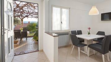 Apartment (A4) | Dining