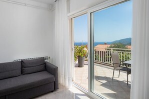 Apartment (A3) | Living room | Flat-screen TV - Apartments Marina (Labin)
