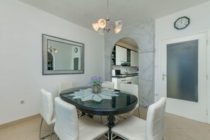 Apartment (A1) | Speisen