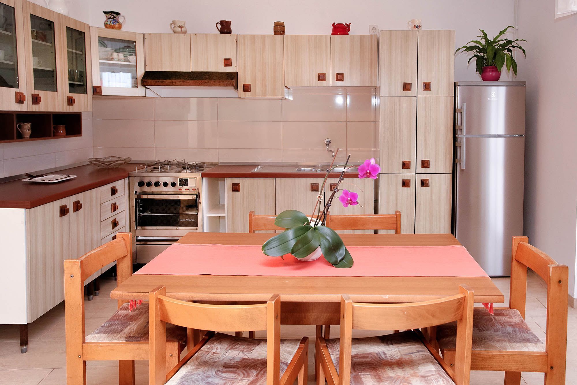 Private kitchen | Fridge, stovetop, espresso maker, electric kettle
