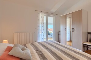 5 bedrooms, in-room safe, iron/ironing board, free WiFi