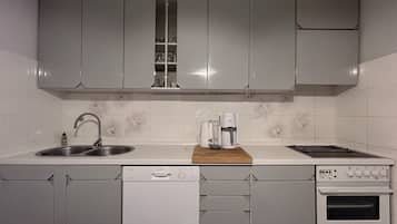 Appartamento (A1) | Cucina privata | Frigorifero, microonde, forno, piano cottura