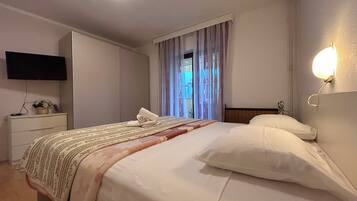 Apartment (A1) | 3 bedrooms, free WiFi, bed sheets