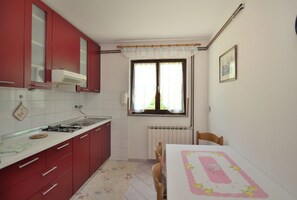 Apartment (A1) | Eigene Küche | Kühlschrank, Ofen, Herdplatte, Espressomaschine