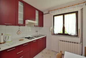 Apartment (A1) | Private kitchen | Fridge, oven, stovetop, espresso maker - Apartment Luna (Porec)