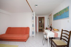 Apartment (A1) | Dining