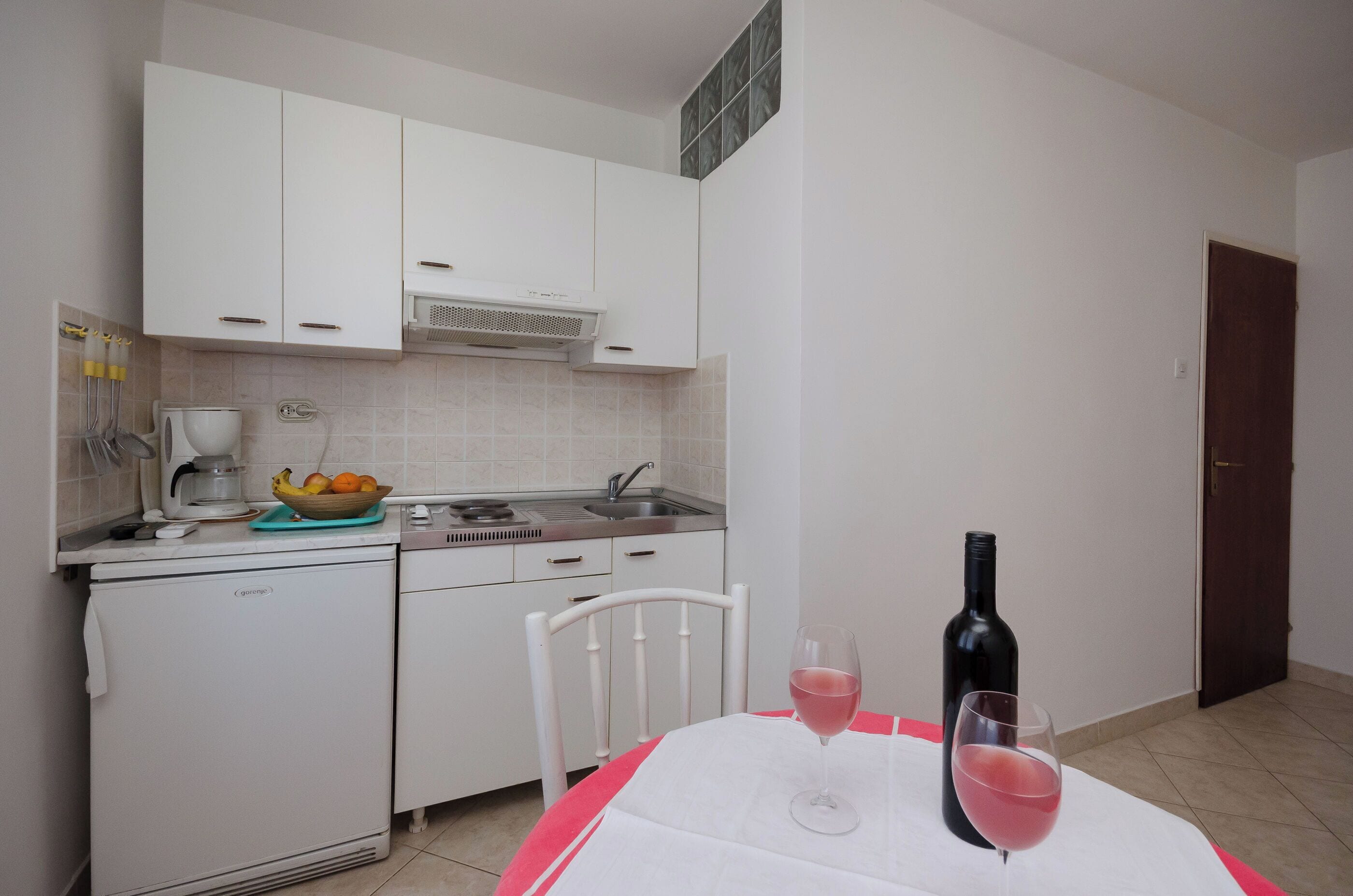 Appartement (A2) | Cuisine privée | Réfrigérateur, plaque de cuisson, machine à expresso