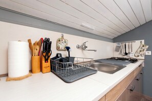 Leilighet (A2) | Eget kjøkken | Kjøleskap, mikrobølgeovn, ovn og kokeplater