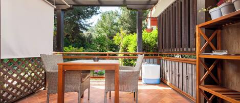 アパートメント (A1) | 屋外ダイニングエリア