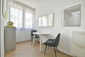 Apartment (A3) | Dining