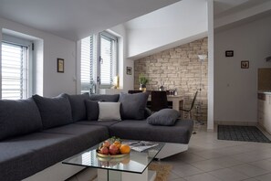 Apartment (A6) | Living room