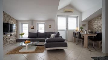 Apartment (A6) | Living room