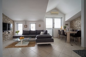 Apartment (A6) | Living room