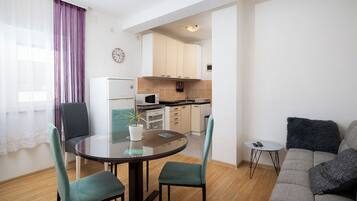 Apartment (A1) | Dining