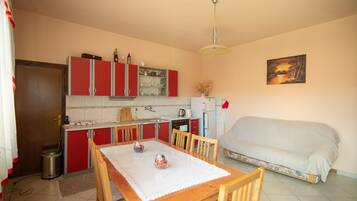 Sarapan (EUR 6 per orang)