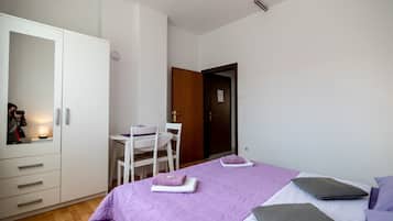 1 bedroom, free WiFi, bed sheets