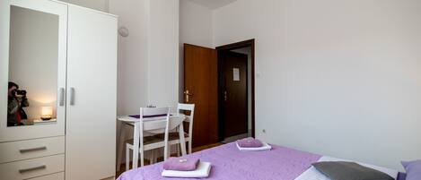 1 bedroom, free WiFi, bed sheets