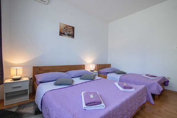 1 quarto, Wi-Fi de cortesia, roupa de cama