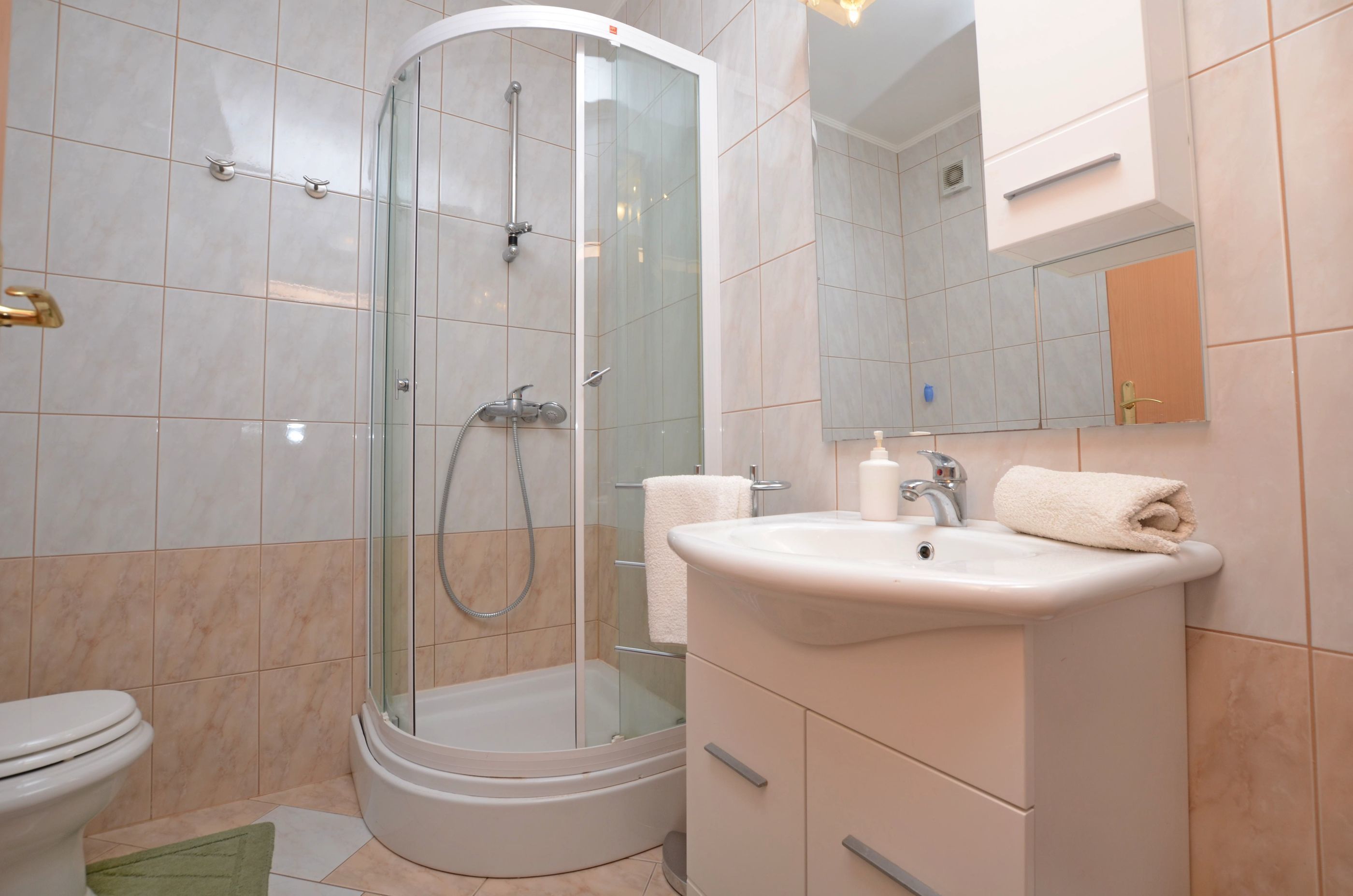 Bathroom | Shower