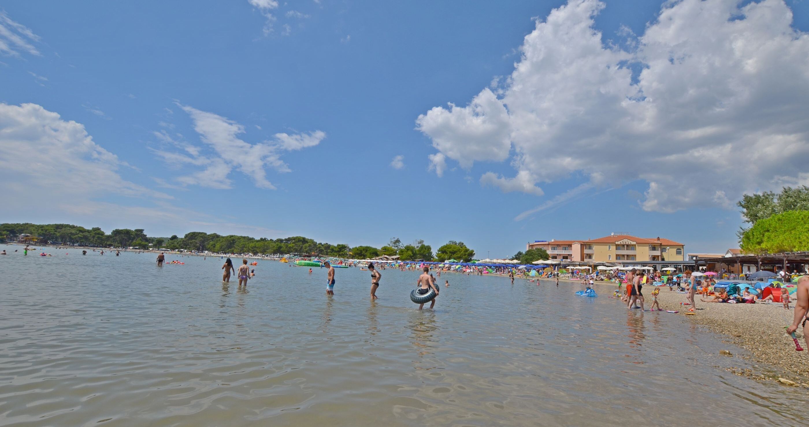 Una playa cerca