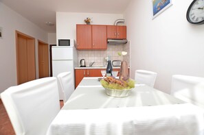 Dapur pribadi | Lemari es, microwave, kompor, dan mesin espresso