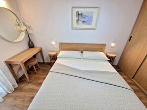 Apartment (A1) | 2 bedrooms, desk, soundproofing, free WiFi