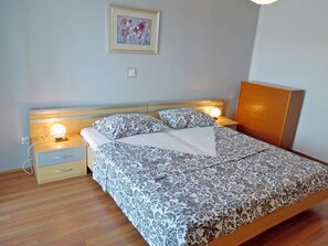 Iron/ironing board, free WiFi