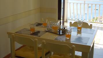 Private kitchen | Fridge, oven, stovetop, espresso maker