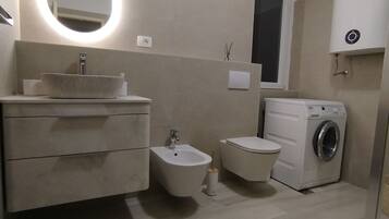 Apartment (A1) | Bathroom | Bathtub
