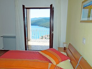 Iron/ironing board, free WiFi