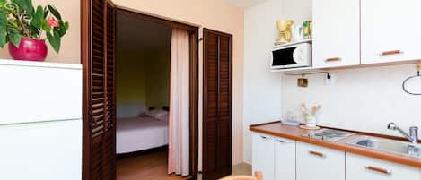 Private kitchen | Fridge, stovetop, espresso maker, electric kettle