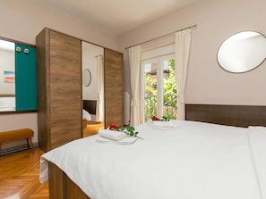 1 bedroom, in-room safe, iron/ironing board, free WiFi